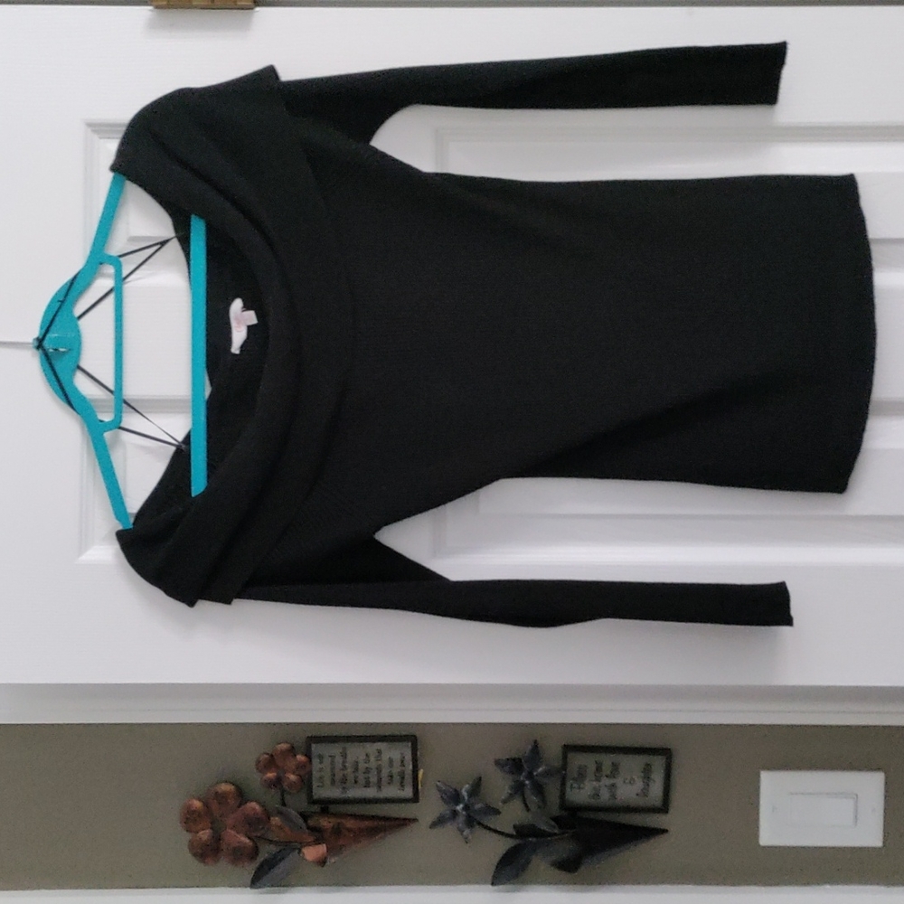 Black long sleeved sweater